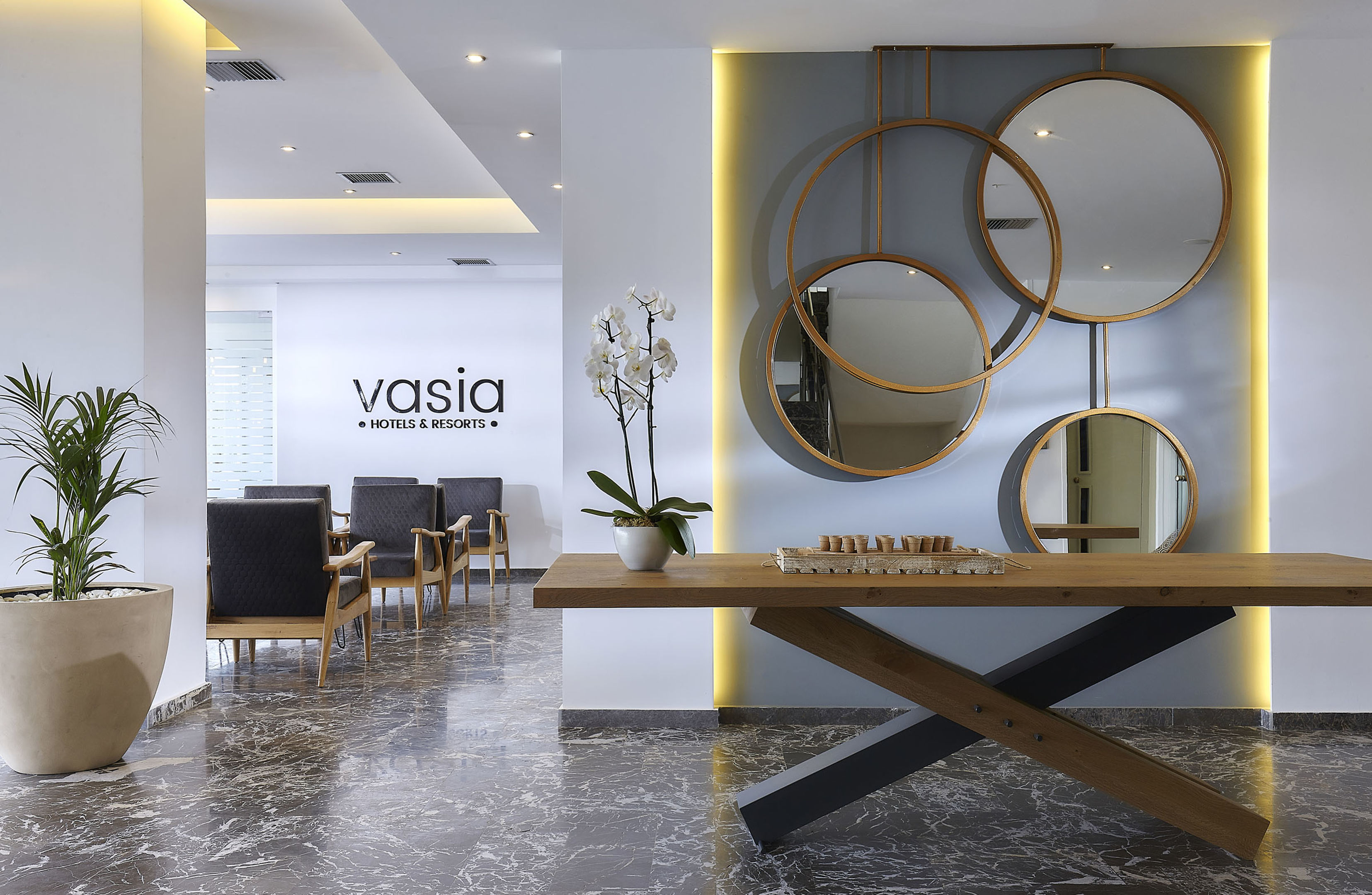 Vasia Royal Hotel Photo