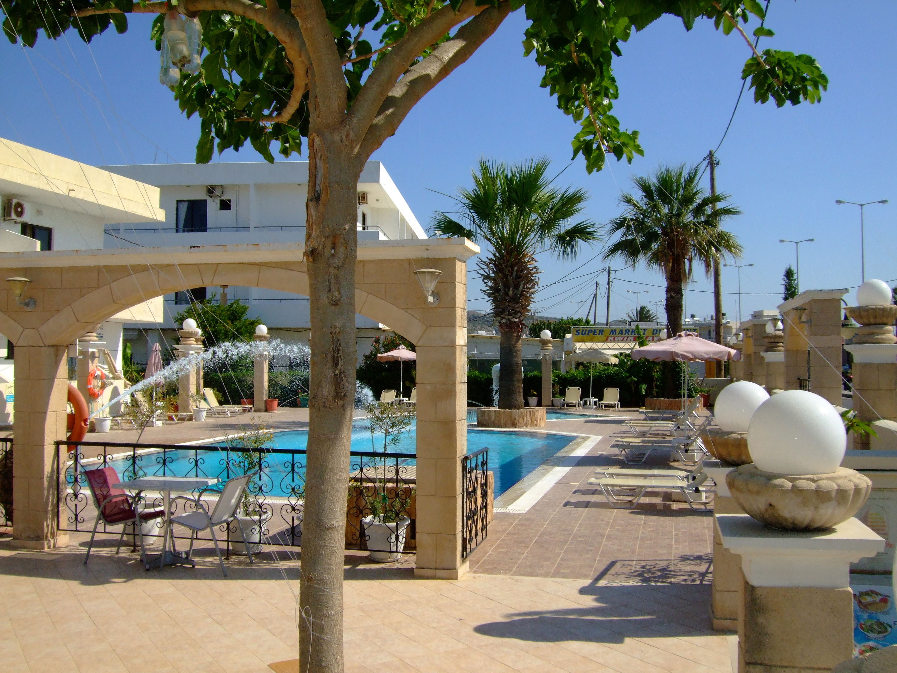 Antonios Hotel